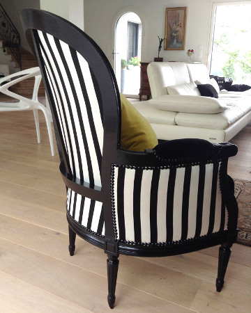 cabanon tissu ameublement imprimé rayures fauteuil et rideaux et canapé christian lacroix vendu par la rime des matieres