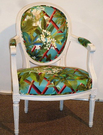fauteuil medaillon louis xvi tissu canopy de Christian Lacroix vendu par la rime des matieres bon plan tissu