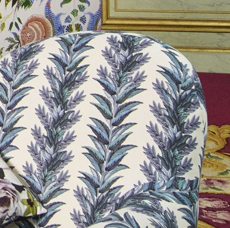 groussay  tissu ameublement lavable imprimé palmes fauteuil et rideaux et canapé christian lacroix vendu par la rime des matieres
