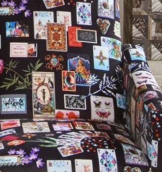 maison de jeu tissu ameublement velours imprimé  de christian lacroix pour fauteuil et canapé et rideau vendu par la rime des matieres bon plan tissu