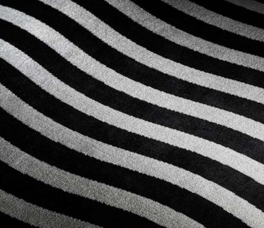 Roubine tissu ameublement velours luxueux de Christian Lacroix, superbe motif rayure ondulée noir et blanc, pour sièges, rideaux, stores et coussins, vendu par la rime des matieres, bon plan tissu et frais de port offerts
