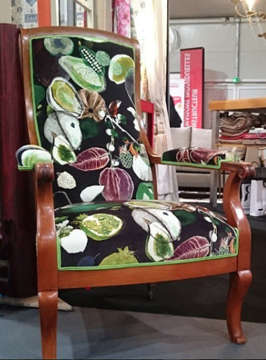 fauteuil voltaire tissu soft manaos  velours imprimé exotique  fauteuil canapé christian lacroix vendu par la rime des matieres