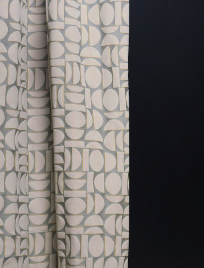 Fjord  tissu ameublement de Lelièvre, motif géométrique bicolore esprit rétro scandinave,  pour chaises, fauteuils, canapés, rideaux, tentures et coussins, vendu par la rime des matieres, bon plan tissu et frais de port offerts