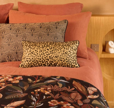 L'Oasis tissu ameublement grande largeur motif végétal stylisé lavable et non feu de lelièvre vendu par la rime des matieres bon plan tissu et frais de port offerts