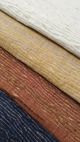 Manioc tissu ameublement  faux uni léger relief et reflets,  de lelièvre vendu par la rime des matieres bon plan tissu et frais de port offerts
