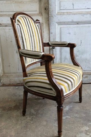 fauteuil Louis XVI tissu riad de lelièvre vendu par la rime des matieres