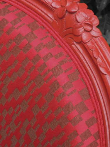 fauteuil louis XV tissu imprimé lavable souk lelièvre vendu par la rime des matieres
