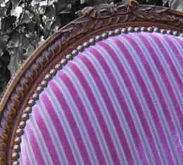 fauteuil louis XV tissu ameublement rayures stick lelièvre par la rime des matieres