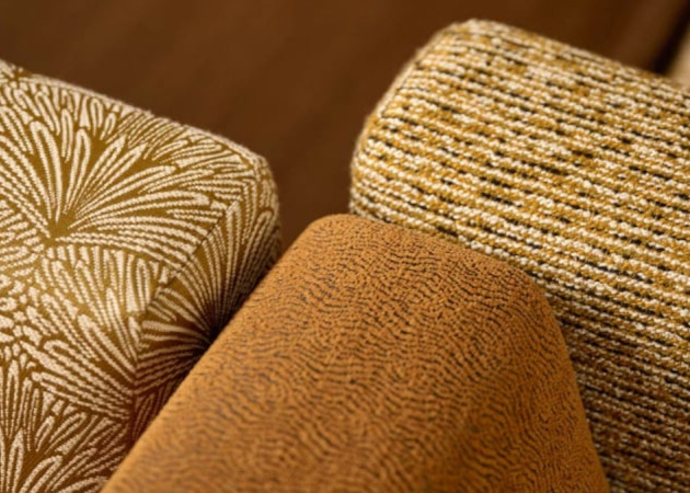 tissu ameublement Sukkari de Lelièvre,  petit motif graphique léger effet texturé,  non feu et lavable, pour chaise, fauteuil, canapé, coussin, rideau, tissu vendu par la rime des matieres, bon plan et frais de port offerts