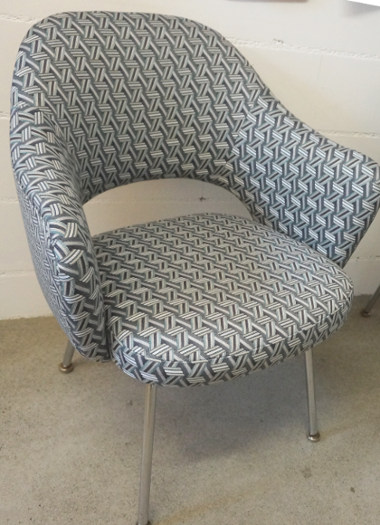 fauteuil retro tissu imprimé lavable tribu lelièvre vendu par la rime des matieres