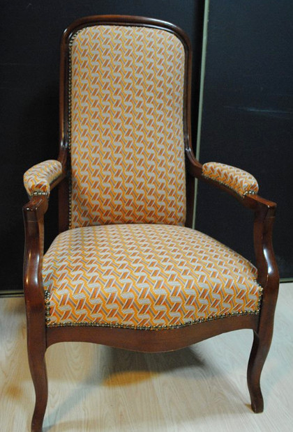 tissu tribu imprimé non feu de chez Lelièvre pour fauteuil Voltaire