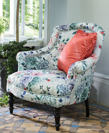 Duchess Garden tissu ameublement design floral pour chaise, fauteuil, canapé, rideaux et coussin, de Matthew Williamson pour Osborne & Little, vendu par la rime des matieres, bon plan tissu ameublement