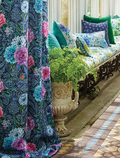 Duchess Garden tissu ameublement design floral  pour chaise, fauteuil, canapé, rideaux et coussin, de Matthew Williamson pour Osborne & Little, vendu par la rime des matieres, bon plan tissu ameublement
