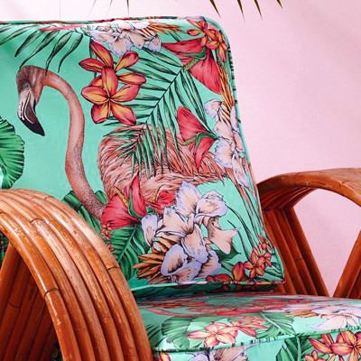 fauteuil tissu flamingo club flamants roses de Matthew Williamson vendu par la rime des matieres