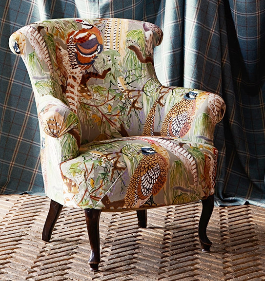 fauteuil tissu Game Birds Velours, motif oiseaux sauvages, de Mulberry Home, vendu par la rime des matieres, bon plan tissu et frais de port offerts