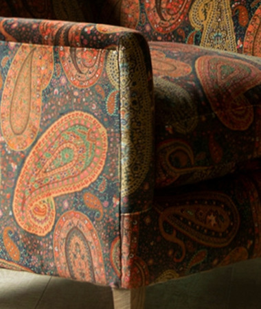 fauteuil tissu velours Peregrine Paisley,  motif cachemire,  de Mulberry Home, vendu par la rime des matieres, bon plan tissu et frais de port offerts