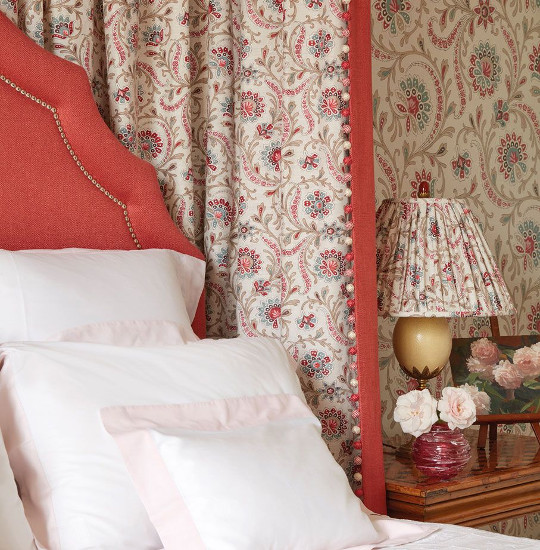 Baville tissu ameublement  lin mélangé motif floral végétal design de Nina Campbell pour fauteuil, canapé et rideaux,  vendu par la rime des matieres bon plan tissu
