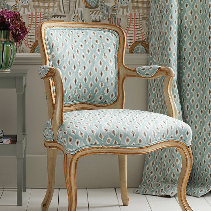beau rivage tissu ameublement  motif pictural design de Niina Campbell pour fauteuil, canapé et rideaux  vendu par la rime des matieres bon plan tissu