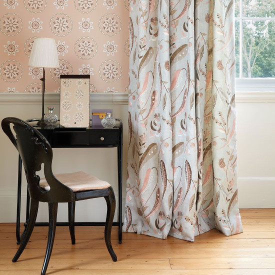 Colbert tissu ameublement  lin mélangé motif  végétal design de Nina Campbell pour fauteuil, canapé et rideaux,  vendu par la rime des matieres bon plan tissu