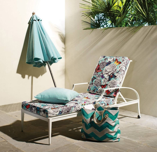 bain de soleil butterfly garden tissu ameublement imprimé lavable pour fauteuil canapé extérieur bord de piscine osborne & little vendu par la rime des matieres