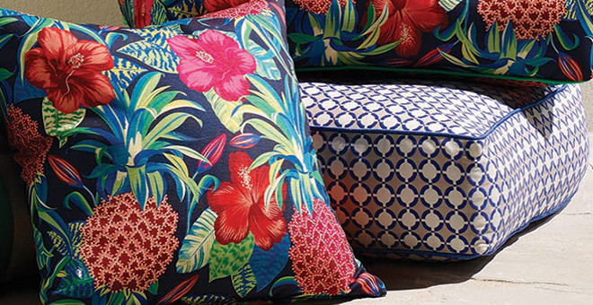 pina colada tissu ameublement imprimé tropical pour fauteuil canapé rideaux mobilier de jardin et bord de pisicne de osborne & little vendu par la rime des matieres