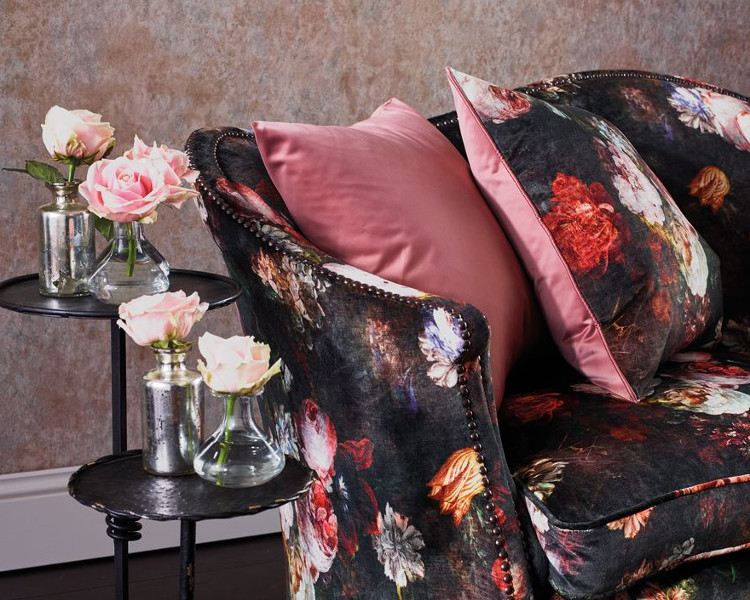 Pellestrina tissu velours imprimé floral pour  fauteuil, canapé et rideaux de Osborne & Little vendu par la rime des matieres bon plan tissu