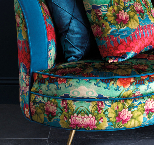 Torcello tissu velours imprimé floral ornemental pour fauteuil, canapé et rideaux de Osborne & Little vendu par la rime des matieres bon plan tissu