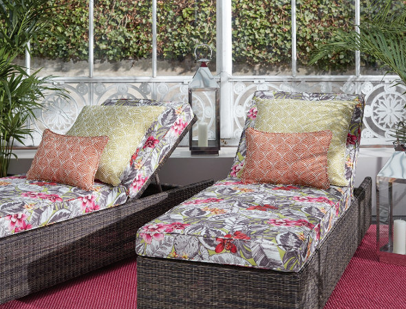 Zebrina tissu ameublement outdoor spécial extérieur, motif floral et végétal,  pour fauteuil canapé coussins mobilier de jardin et bord de pisicne, nautisme, de osborne & little vendu par la rime des matieres, bon plan tissu et frais de port offerts