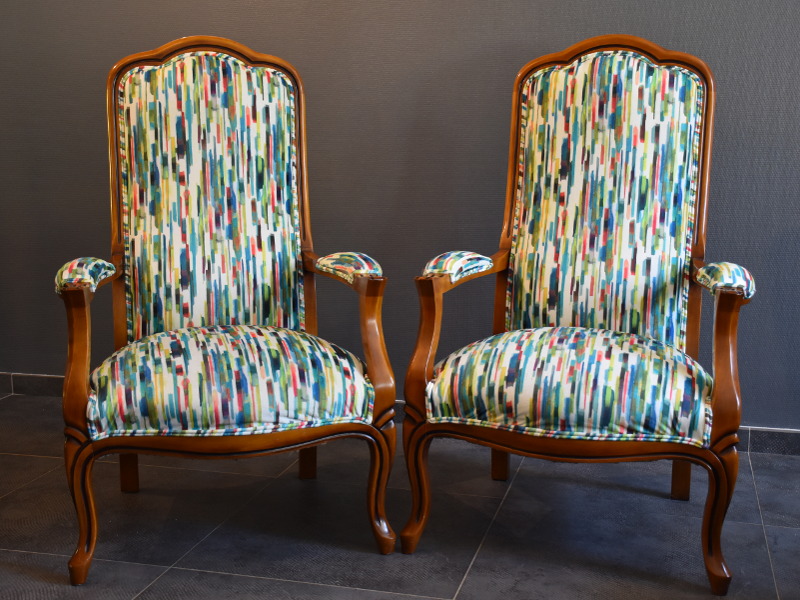 Fauteuil voltaire et tissu velours Jasper de Prestigious Textiles, tissu vendu par la rime des matieres, bon plan tissu et frais de port offerts