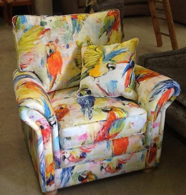 Macaw tissu ameublement lavable motif perroquet style aquarelle  de Prestigious Textiles, pour chaise, fauteuil, canapé, stores, rideau et coussin, vendu par la rime des matieres, bon plan tissu et frais de port offerts