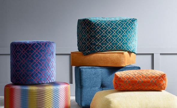 Clark tissu ameublement velours motif Art Déco de Sahco pour fauteuil, canapé, rideaux et coussins,  vendu par la rime des matieres bon plan tissu