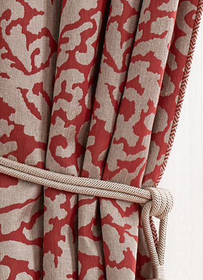 Salon tissu ameublement de Sahco, grande largeur lavable et non feu, pour rideaux, décoration et coussins, vendu par la rime des matieres bon plan tissu