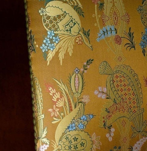 Cour Du Siam tissu ameublement  soie  motif floral exotique, de tassinari & chatel , pour fauteuil, canapé, tenture murale et rideau vendu par la rime des matieres