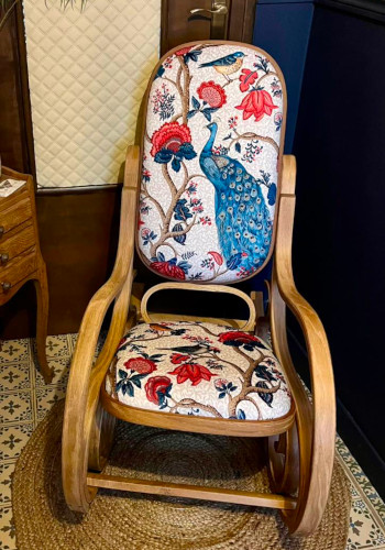 tissu Alexandra Velours de Thévenon, motif jardin extraordinaire stylisé, lavable, pour chaise, fauteuil, canapé, rideaux et coussins, vendu par la rime des matieres, bon plan tissu et frais de port offerts. 
