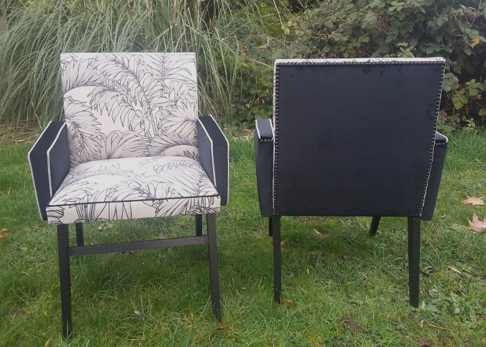 Fauteuil et tissu Coco de Thévenon, motif végétal feuillage exotique, grande largeur 280 cm, lavable, pour chaise, fauteuil, canapé, rideaux et coussins, vendu par la rime des matieres, bon plan tissu et frais de port offerts. 