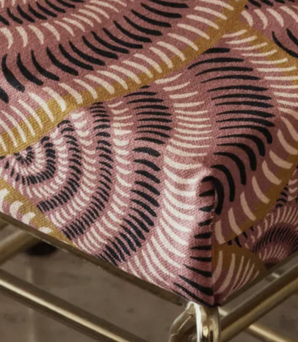 tissu Fairy LIght de Thévenon, motif graphique abstrait contemporain, lavable, pour chaise, fauteuil, canapé, rideaux et coussins, vendu par la rime des matieres, bon plan tissu et frais de port offerts. 
