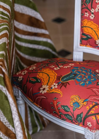 tissu Hana de Thévenon, motif floral végétal stylisé, lavable, pour chaise, fauteuil, canapé, rideaux et coussins, vendu par la rime des matieres, bon plan tissu et frais de port offerts. 