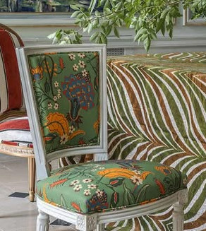 tissu Hana de Thévenon, motif floral végétal stylisé, lavable, pour chaise, fauteuil, canapé, rideaux et coussins, vendu par la rime des matieres, bon plan tissu et frais de port offerts. 