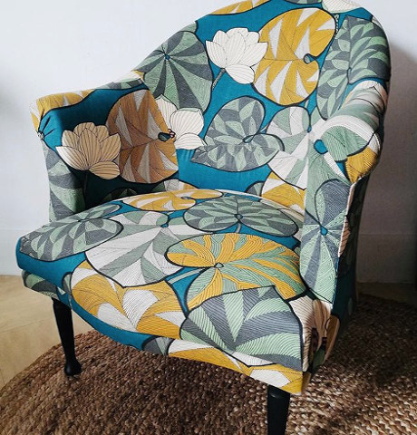 fauteuil crapaud et tissu IDRIS 280tterfly Parade de Christian Lacroix, vendu par la rime des matieres, bon plan tissu