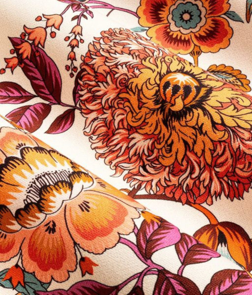 tissu ameublement lavable Jacobine, motif floral végétal stylisé, de Thévenon, pour chaise, fauteuil, canapé, rideaux et coussins, vendu par la rime des matieres, bon plan tissu et frais de port offerts. 