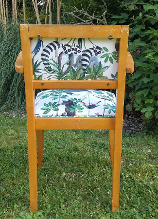 fauteuil bridge et tissu ameublement coton lourd et lavable La Jungle des Animaux, de Thévenon, motif jungle luxuriante, pour chaise, fauteuil, canapé, rideaux et coussins, vendu par la rime des matieres, bon plan tissu et frais de port offerts. 