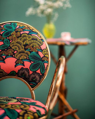 chaise et tissu lavable Kew Gardens Grand, motif végétal arbre de vie des serres royales de Londres, de Thévenon, pour chaise, fauteuil, canapé, rideaux et coussins, vendu par la rime des matieres, bon plan tissu et frais de port offerts. 