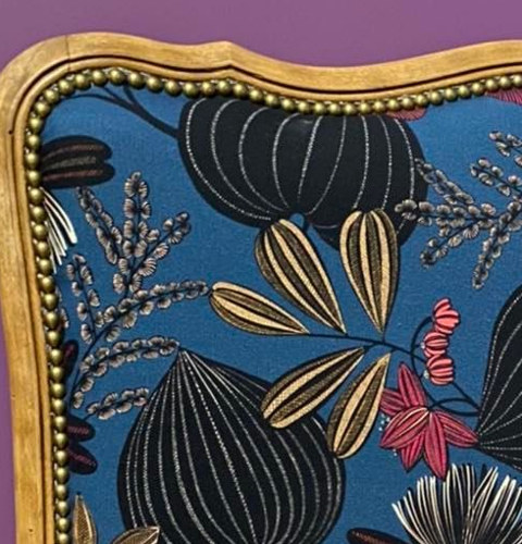 tissu d'ameublement Orphée, motif végétal stylisé , de Thévenon, pour chaise, fauteuil, canapé, tête de lit, rideaux et coussins, vendu par la rime des matieres, bon plan tissu et frais de port offerts. 