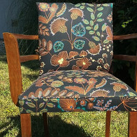 fauteuil bridge et tissu ameublement Phoenix, grande largeur 280 cm et lavable, motif végétal herbier contemporain, de Thévenon, pour chaise, fauteuil, canapé, rideaux et coussins, vendu par la rime des matieres, bon plan tissu et frais de port offerts.