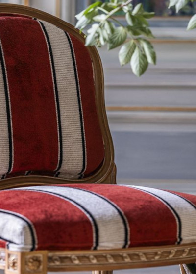 tissu Royal Jacquard de Thvenon, velours rayures modernes, lavable, pour chaise, fauteuil, canap, rideaux et coussins, vendu par la rime des matieres, bon plan tissu et frais de port offerts. 