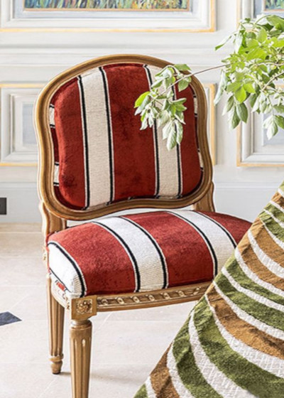tissu Royal Jacquard de Thévenon, velours rayures modernes, lavable, pour chaise, fauteuil, canapé, rideaux et coussins, vendu par la rime des matieres, bon plan tissu et frais de port offerts. 
